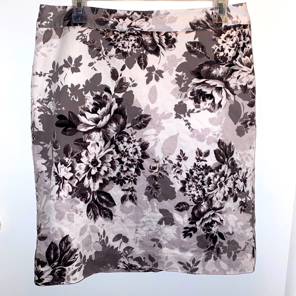 Van Heusen Floral Knee Length Skirt B&W (10)